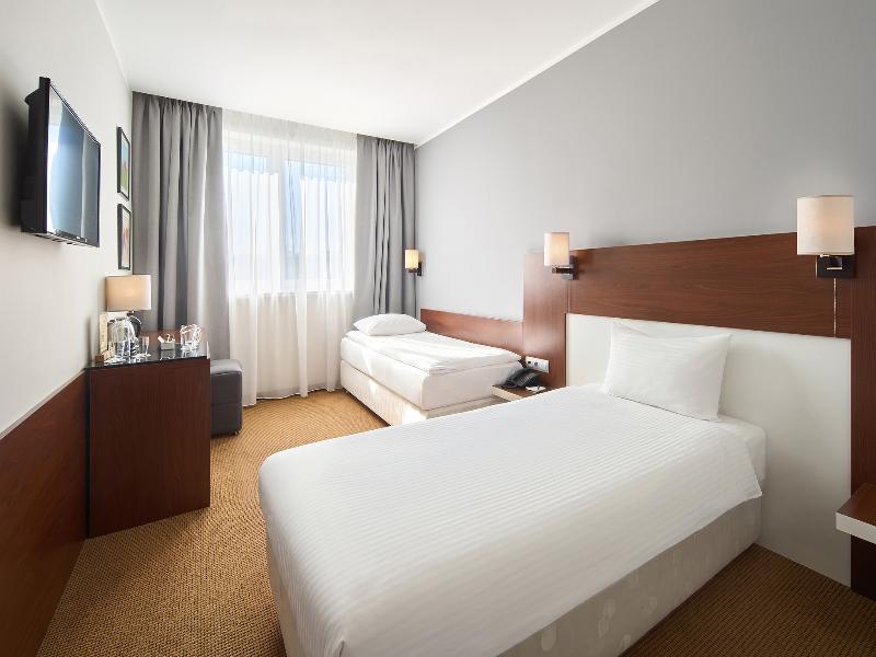 DeSilva Inn Katowice Airport image