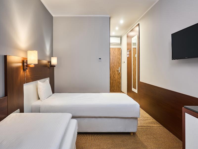 DeSilva Inn Katowice Airport image