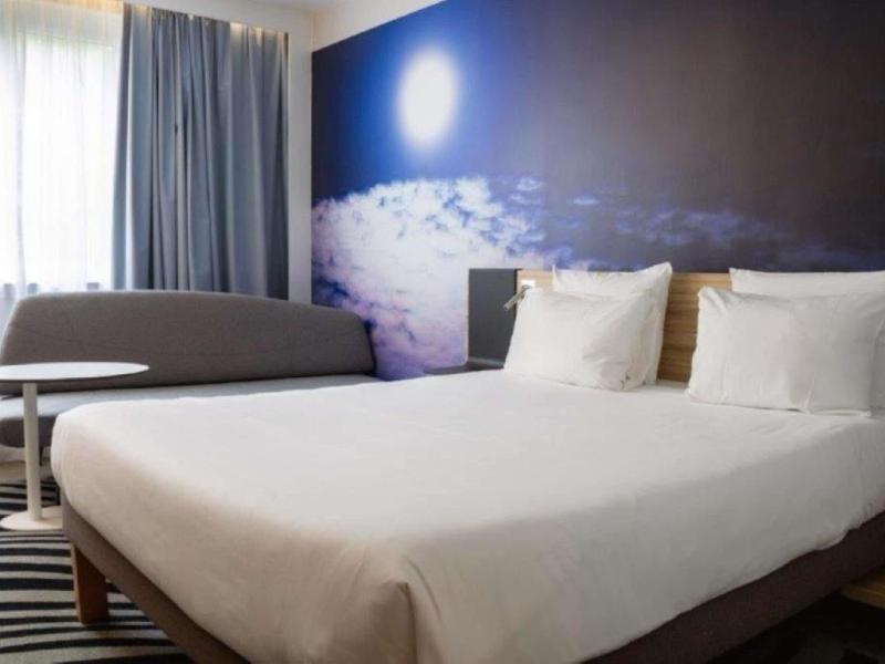 Novotel Valence Sud image