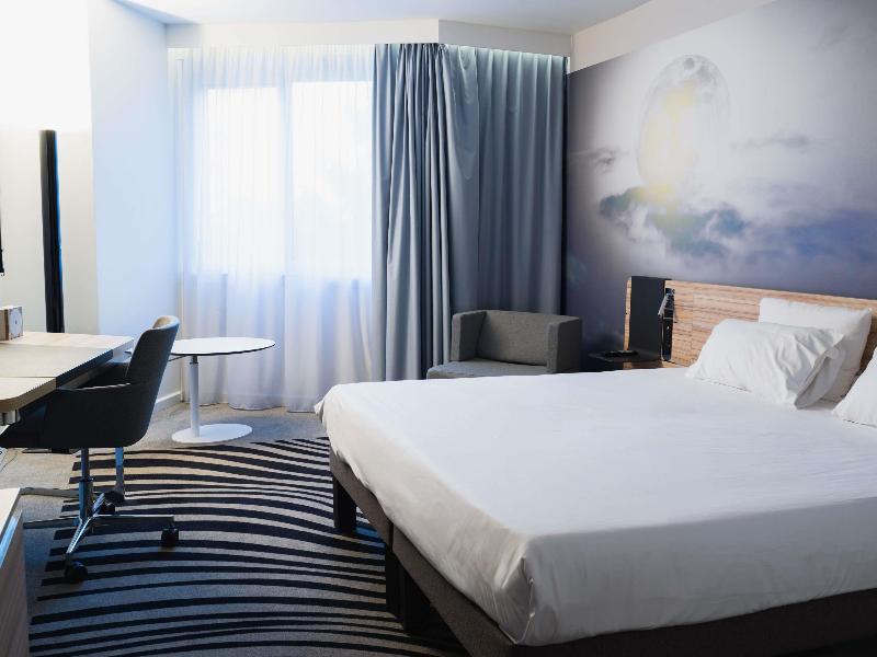 Novotel Valence Sud image