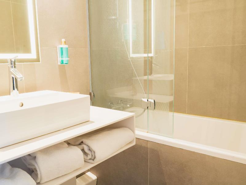Novotel Valence Sud image