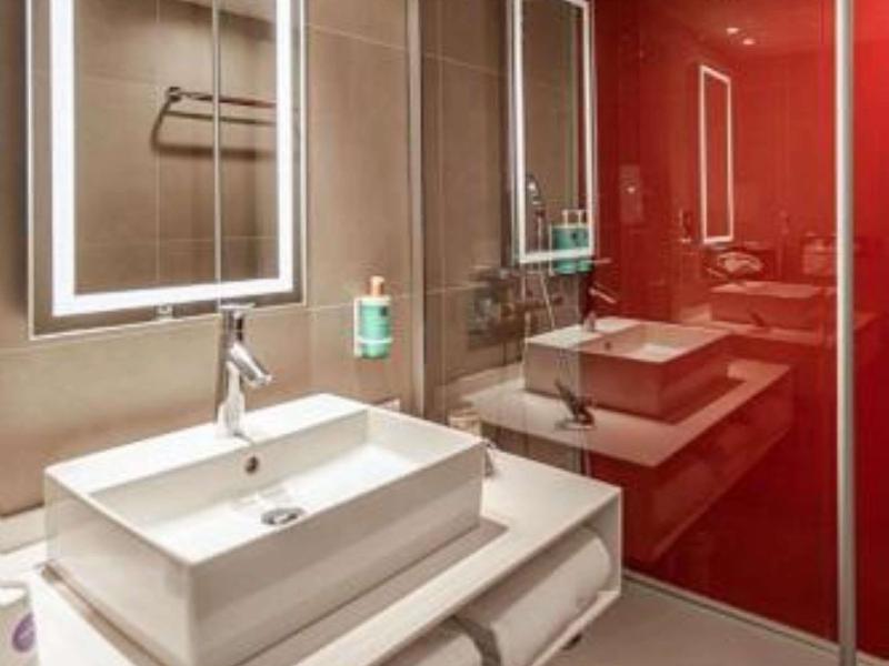 Novotel Valence Sud image