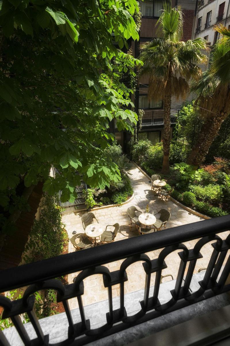 Stay in style at B Montmartre