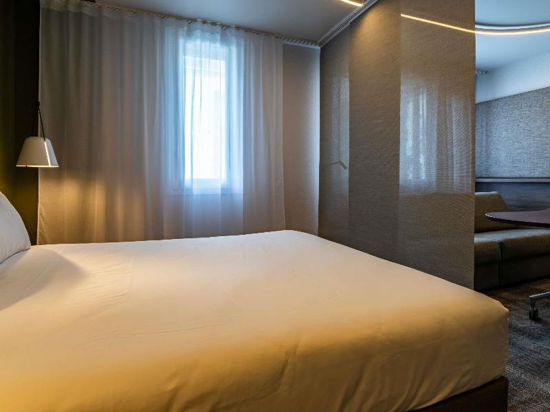 Novotel Suites Reims Centre image