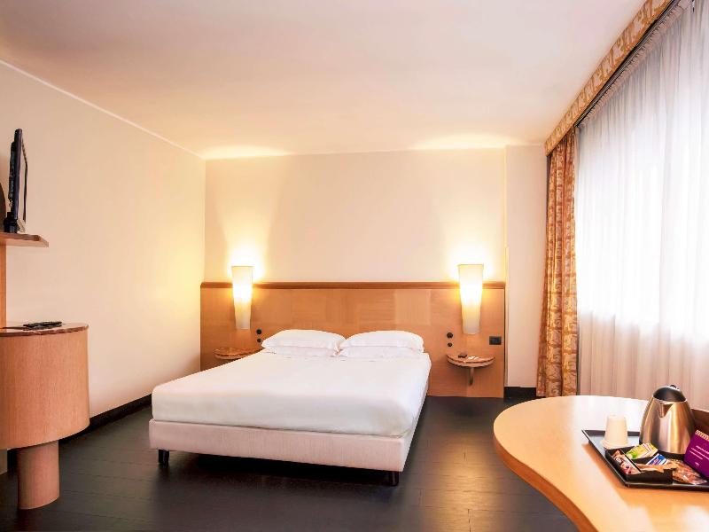 Mercure Roma West