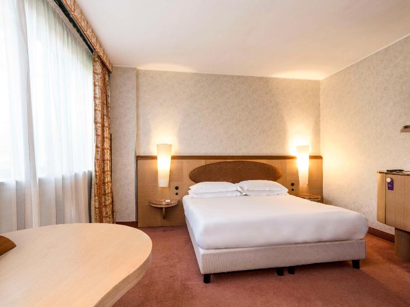 Mercure Roma West