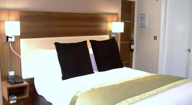 London Bloomsbury Square Hotel by IHG image