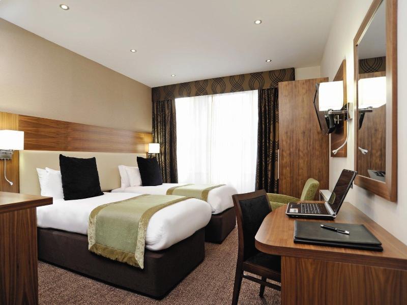 London Bloomsbury Square Hotel by IHG image