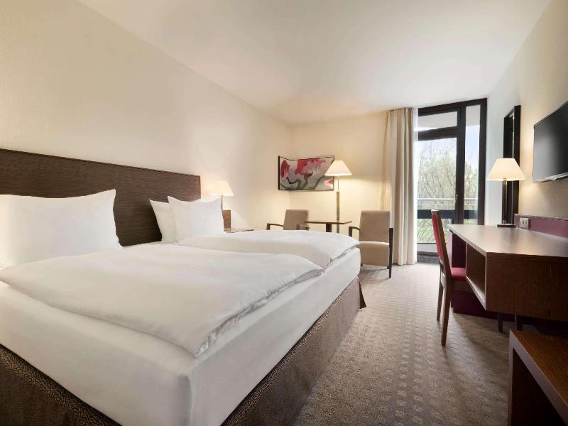 Ramada By Wyndham Nuernberg Parkhotel image