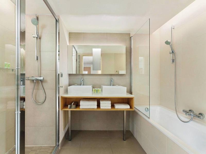 Courtyard By Marriott Montpellier image