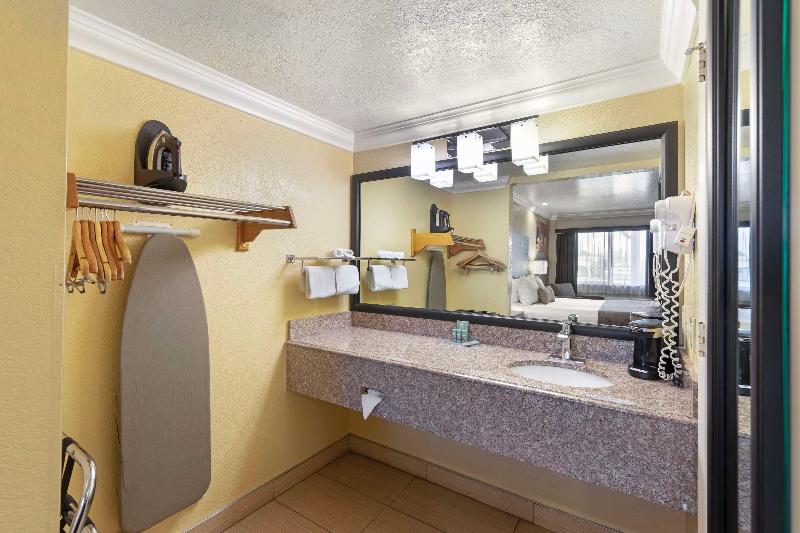Best Western Hanford Inn image