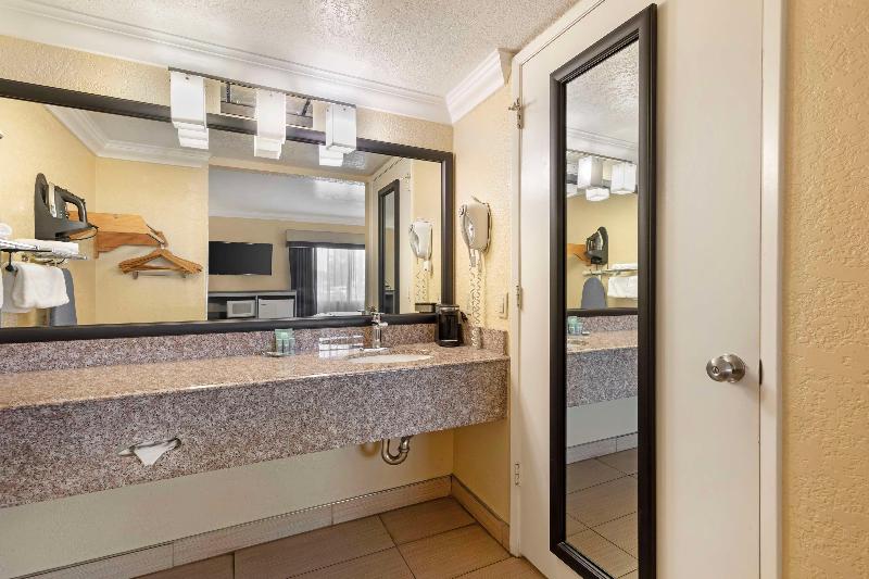 Best Western Hanford Inn image