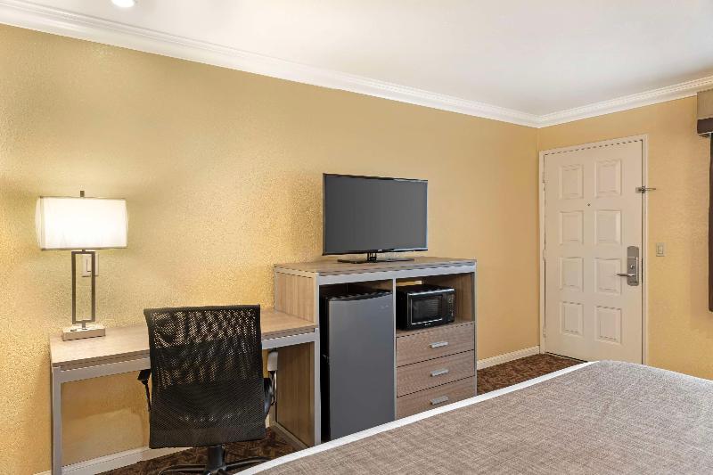 Best Western Hanford Inn image