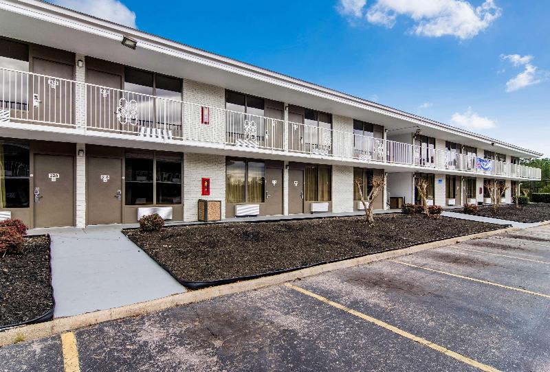 Motel 6 Lagrange, Ga — exterior view