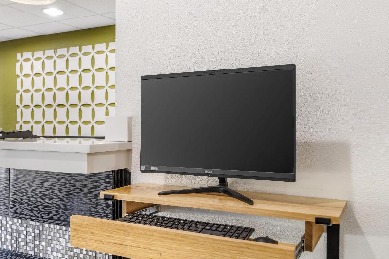 Best Western Commerce Inn image