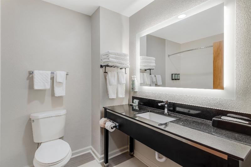 Best Western Commerce Inn image
