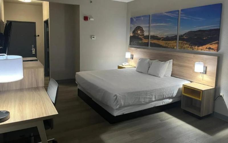 Days Inn By Wyndham Coffeyville image