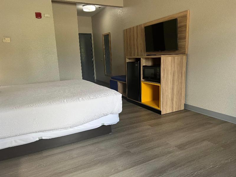 Days Inn By Wyndham Coffeyville image