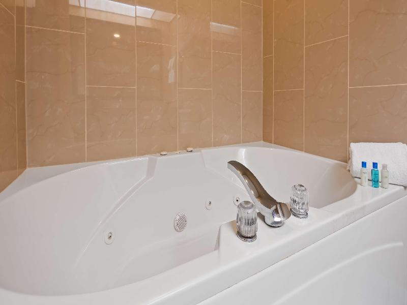 Best Western Plaza Hotel Saugatuck image