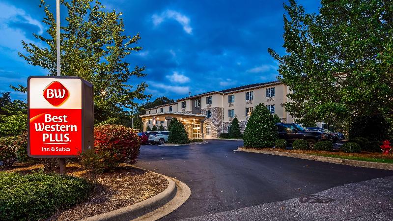 Best Western Plus River Escape Inn & Suites image