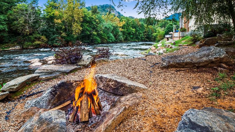 Best Western Plus River Escape Inn & Suites image