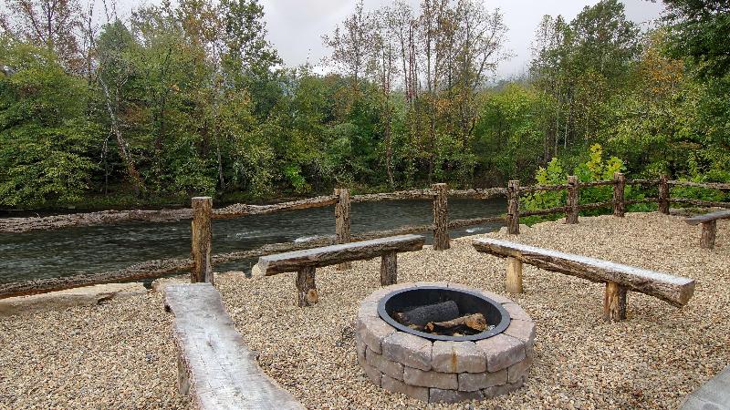 Best Western Plus River Escape Inn & Suites image