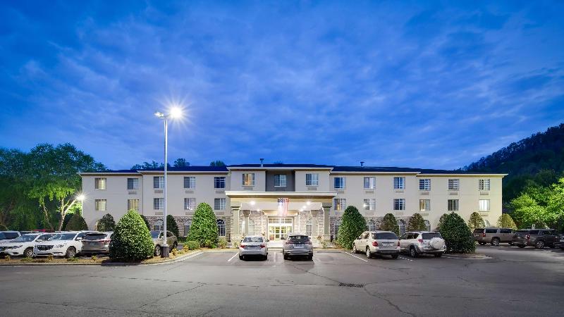 Best Western Plus River Escape Inn & Suites image