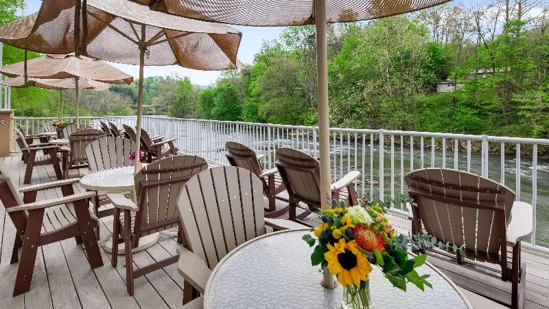 Best Western Plus River Escape Inn & Suites image