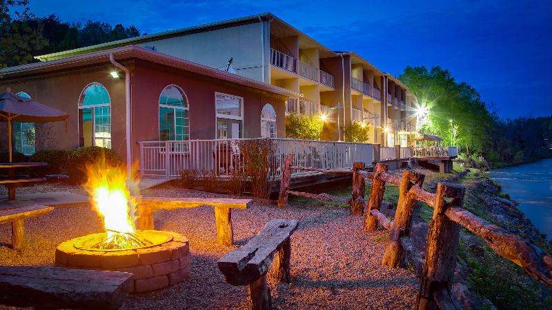 Best Western Plus River Escape Inn & Suites image