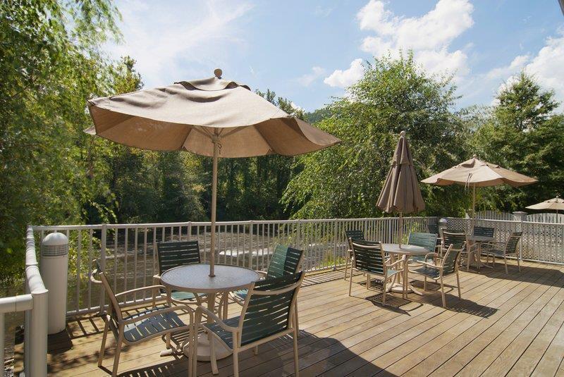 Best Western Plus River Escape Inn & Suites image