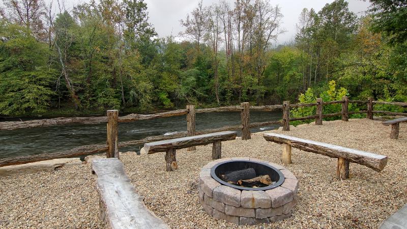 Best Western Plus River Escape Inn & Suites image