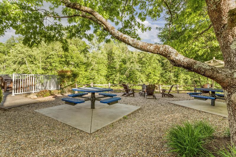 Best Western Plus River Escape Inn & Suites image