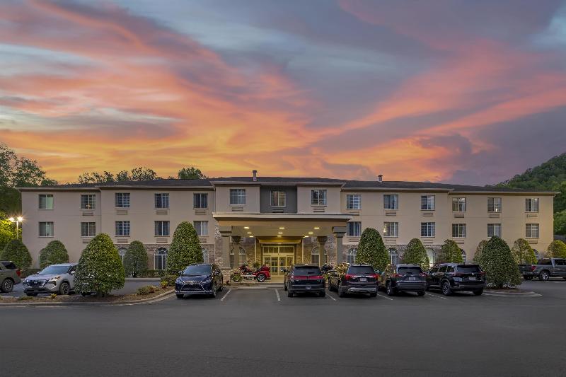 Best Western Plus River Escape Inn & Suites image