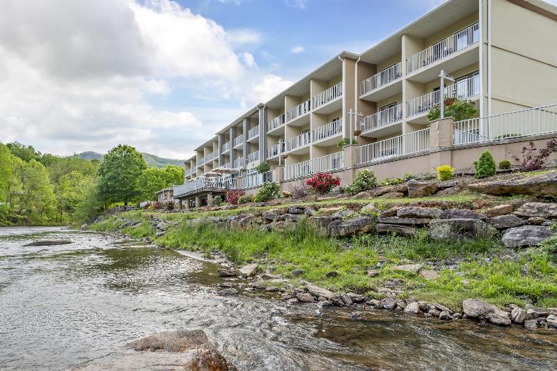 Best Western Plus River Escape Inn & Suites image
