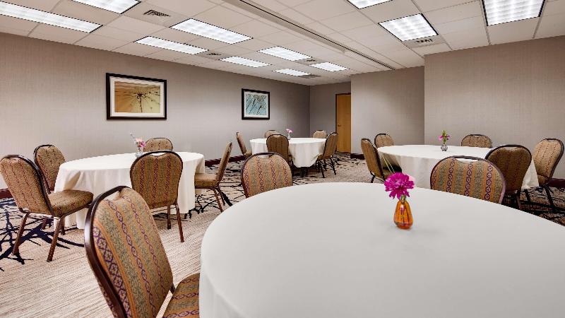 Best Western Plus River Escape Inn & Suites image