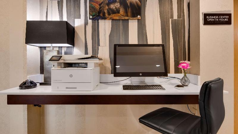 Best Western Plus River Escape Inn & Suites image
