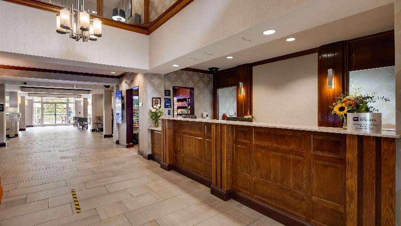 Best Western Plus River Escape Inn & Suites image