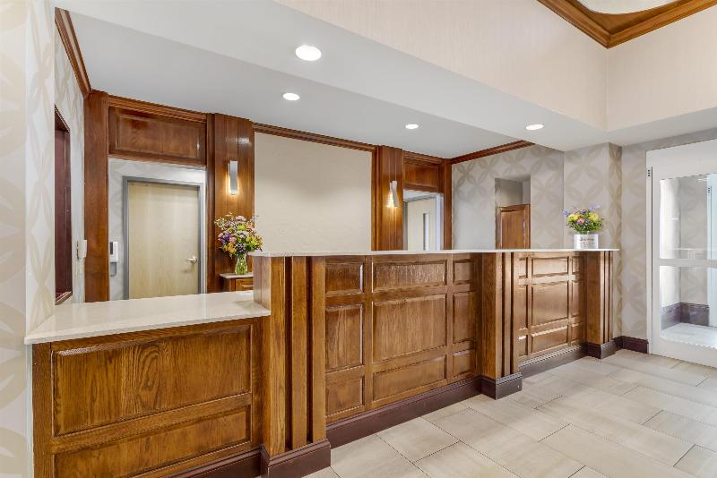 Best Western Plus River Escape Inn & Suites image