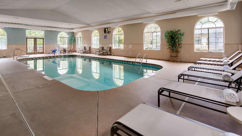 Best Western Plus River Escape Inn & Suites image