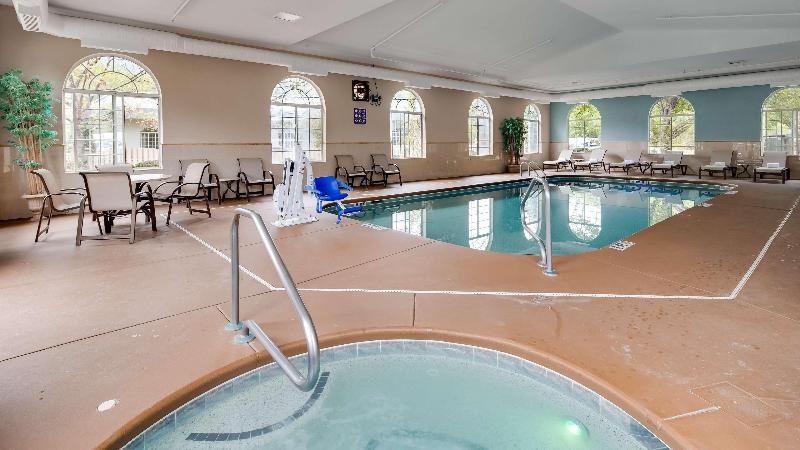 Best Western Plus River Escape Inn & Suites image