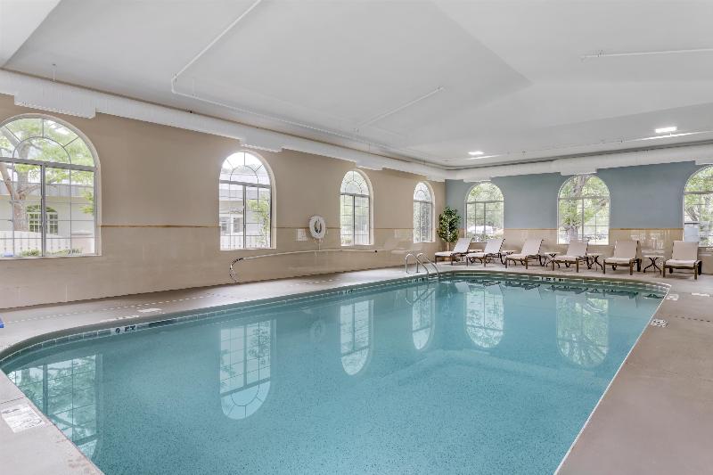 Best Western Plus River Escape Inn & Suites image