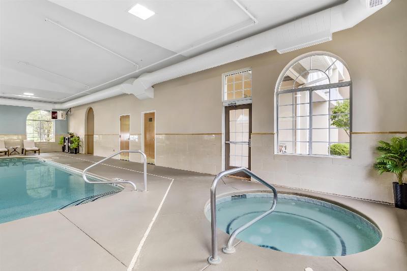 Best Western Plus River Escape Inn & Suites image
