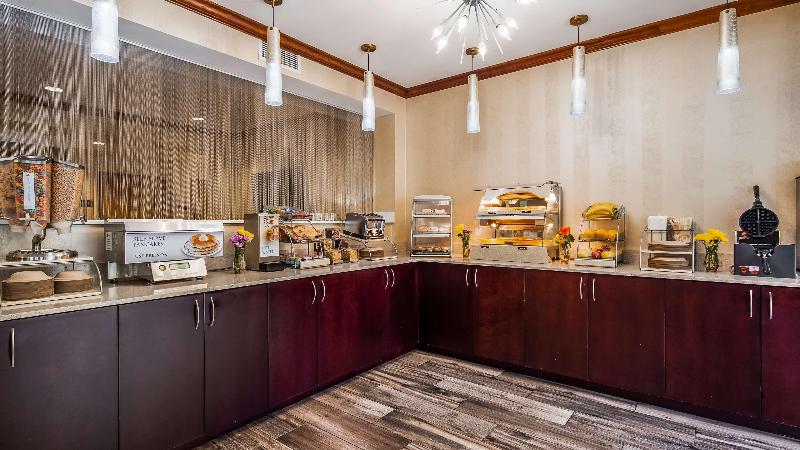 Best Western Plus River Escape Inn & Suites image