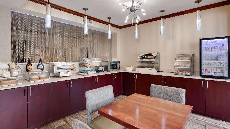 Best Western Plus River Escape Inn & Suites image