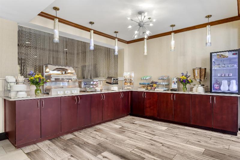 Best Western Plus River Escape Inn & Suites image