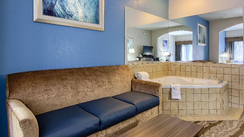 Best Western Plus River Escape Inn & Suites image