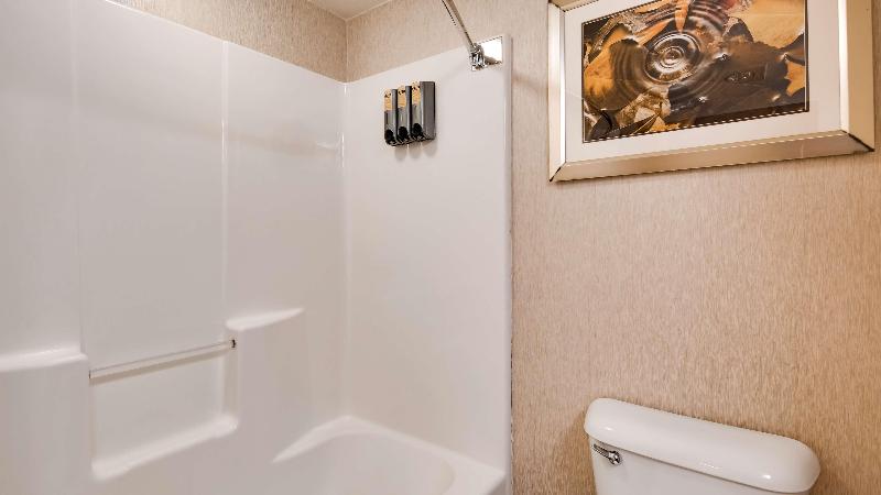 Best Western Plus River Escape Inn & Suites image