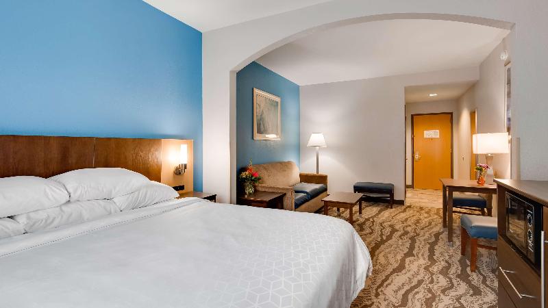 Best Western Plus River Escape Inn & Suites image