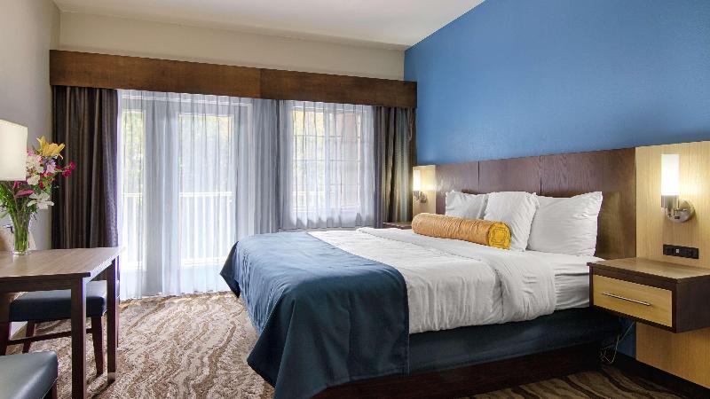 Best Western Plus River Escape Inn & Suites image