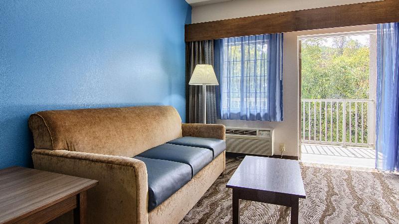 Best Western Plus River Escape Inn & Suites image